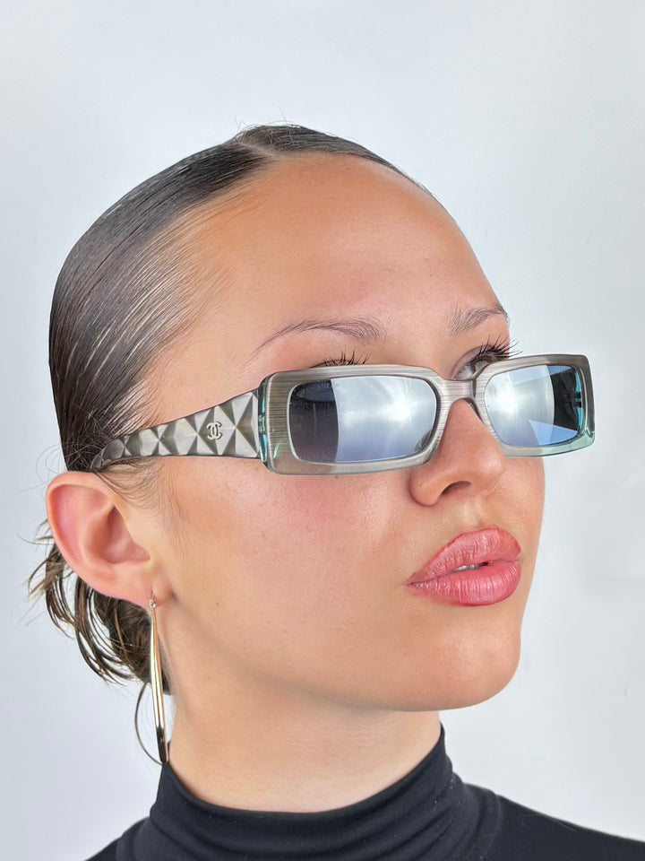 CHANEL – 4056